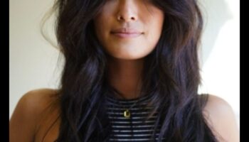 كل يوم أحمر جلام: تسريحات الشعر غير الرسمية لأناقة بلا مجهود