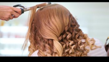 سيمفونية حريرية: صياغة لحن جميل بشعر مستقيم