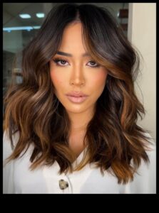 أناقة بلا مجهود: تسريحات شعر سمراء لجاذبية خالدة