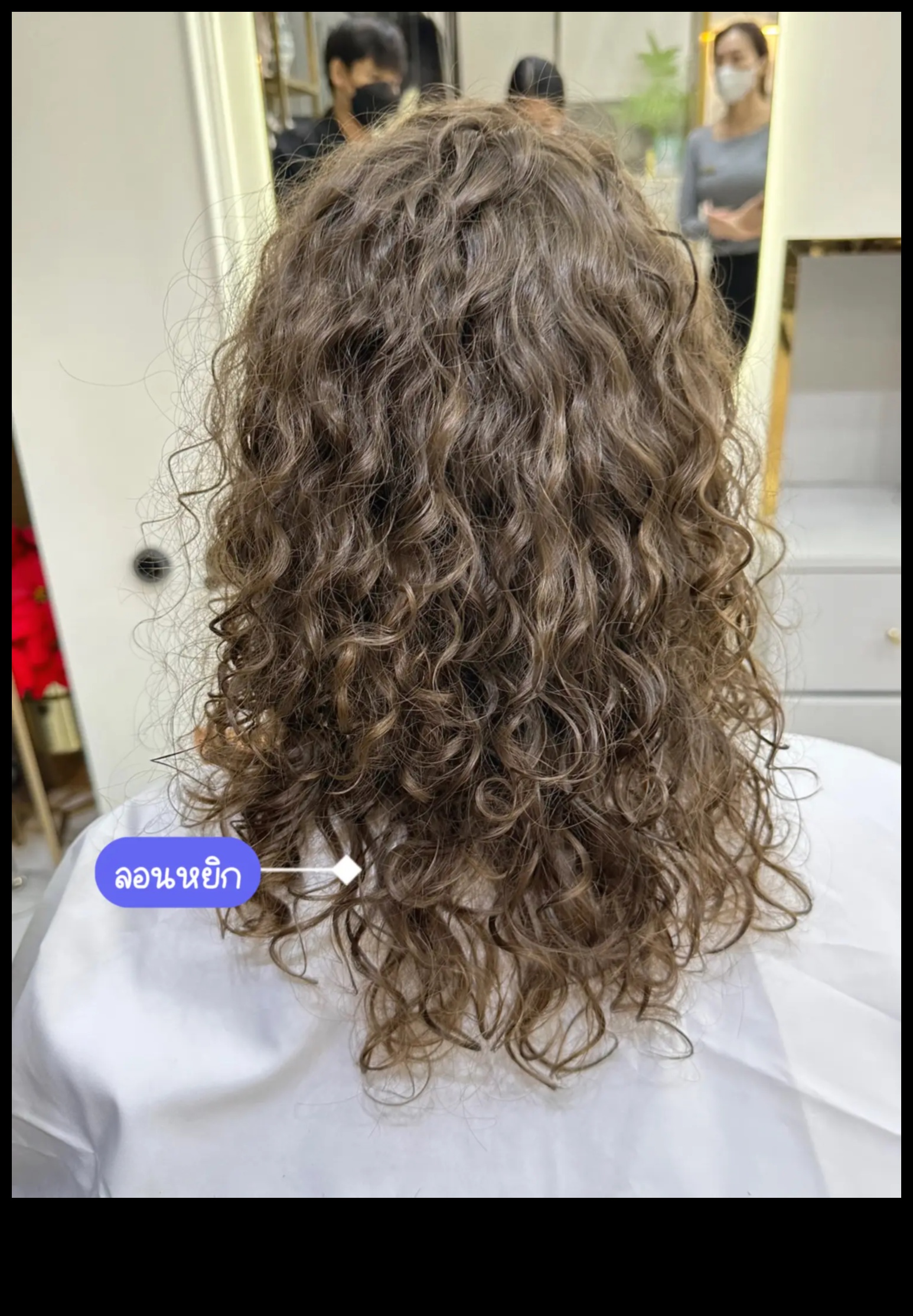 تابعت اللوالب الهادئة: تحقيق الهدوء والنعمة من خلال تسريحات الشعر المجعدة