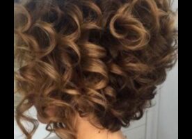 تابعت اللوالب الهادئة: تحقيق الهدوء والنعمة من خلال تسريحات الشعر المجعدة